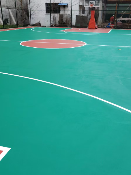 庆安 球场长期使用易出现地面开裂